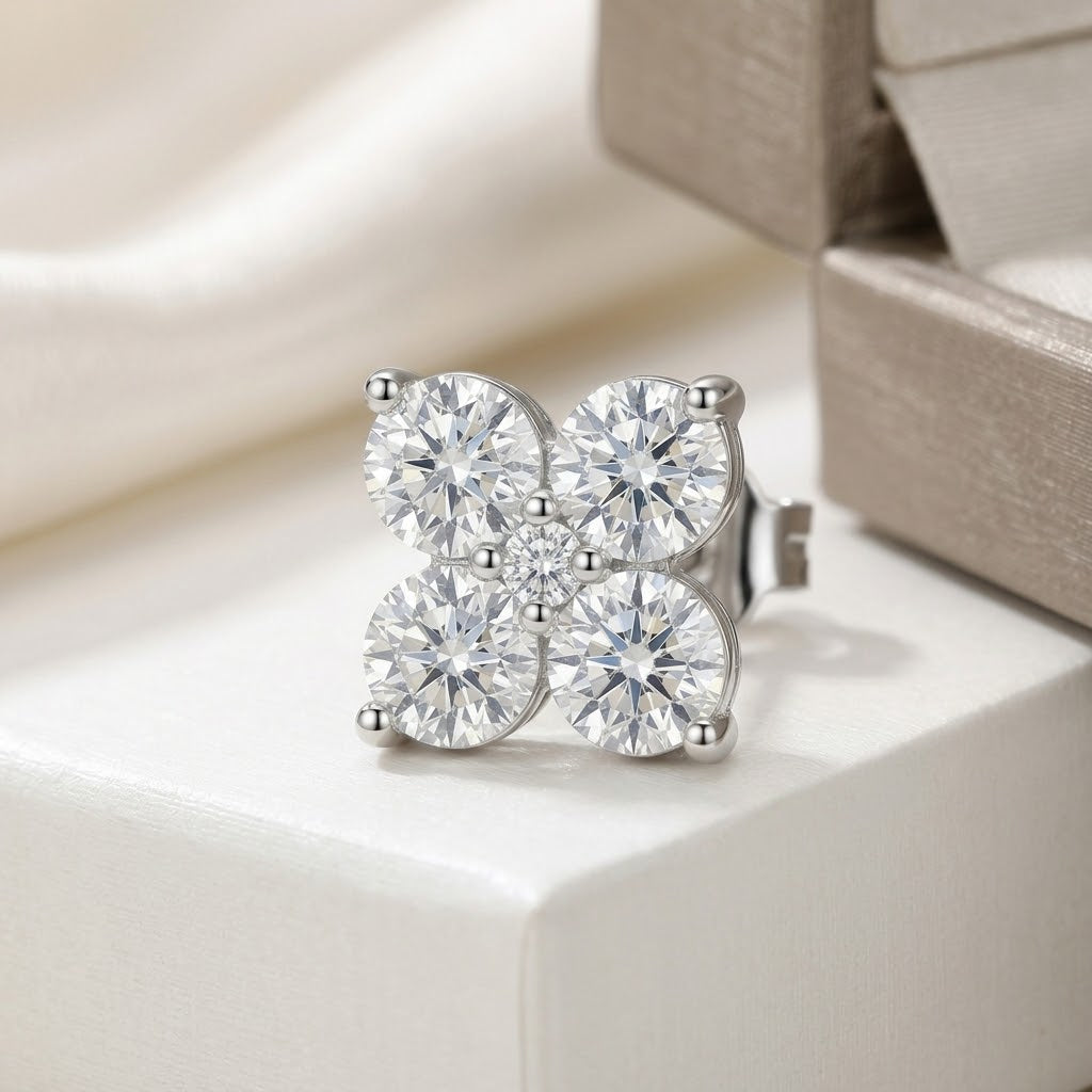 [Pair] 18K White Gold Minimalist Four-Leaf Clover Stud Earrings, 0.40ctw