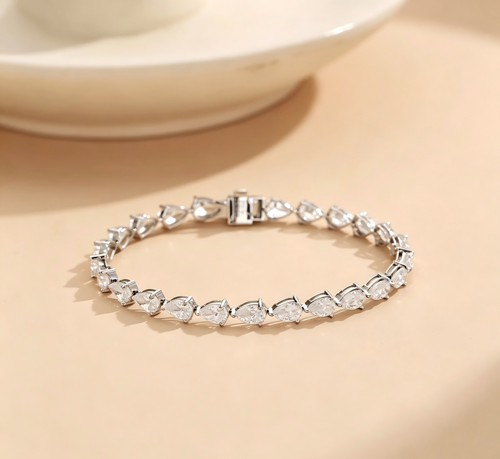 18K White Gold Full-Diamond Pear-Shaped Bracelet, 0.30 ct each