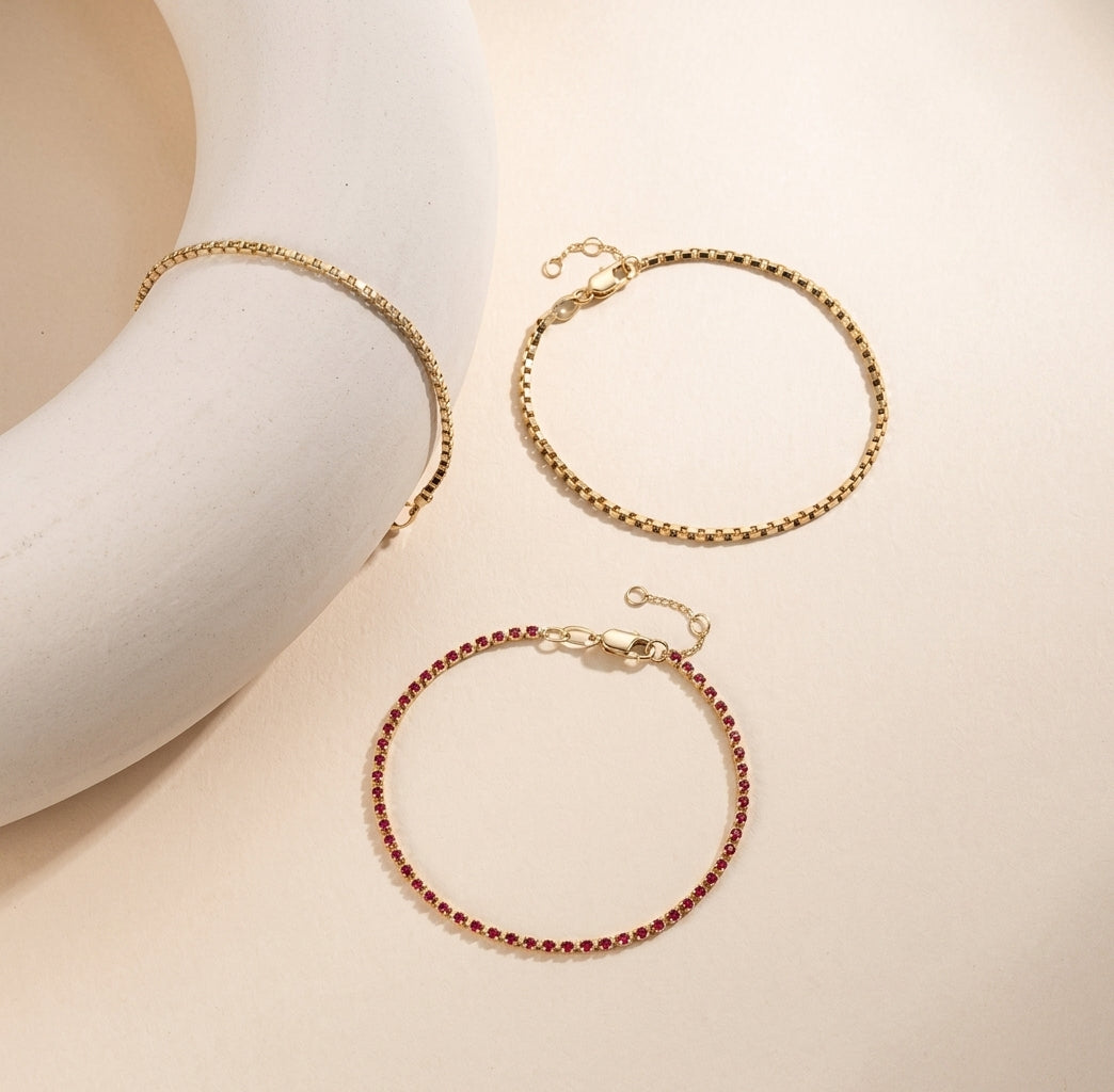 18K Yellow Gold Plain Red Cord Bracelet, approx. 17 cm, approx. 1.2 g total weight