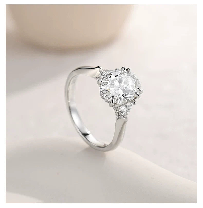 PT950 Platinum Oval Three-Stone Edge Ring, 2.00 ct center stone