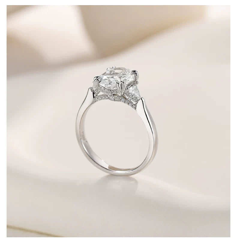 PT950 Platinum Oval Three-Stone Edge Ring, 2.00 ct center stone