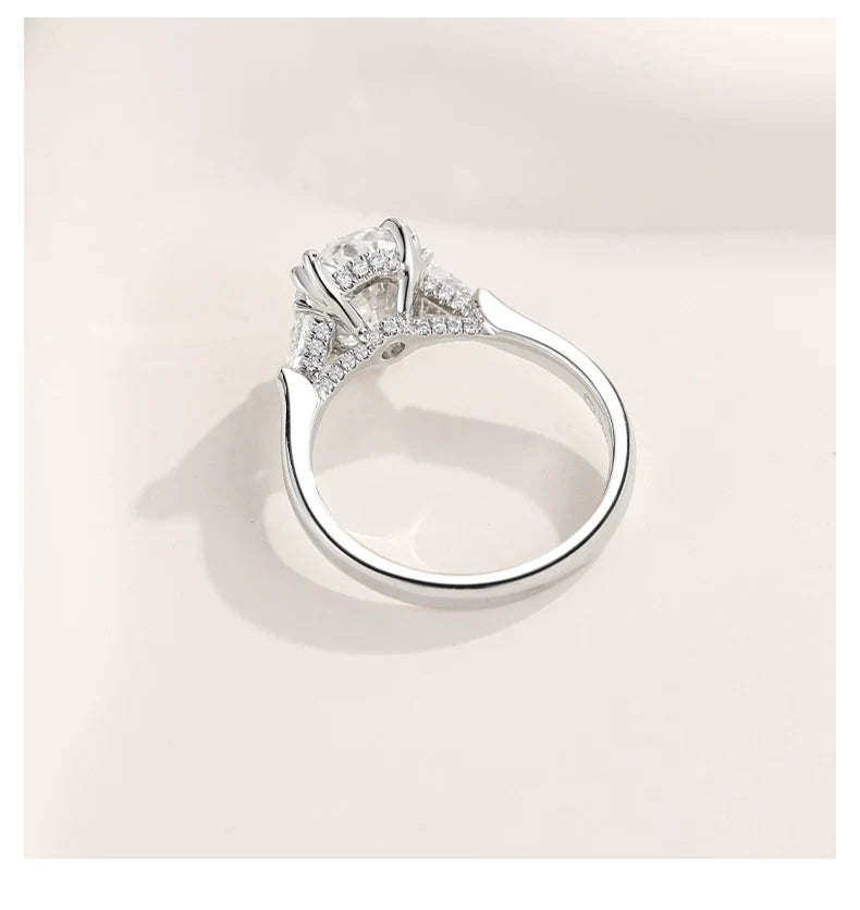 PT950 Platinum Oval Three-Stone Edge Ring, 2.00 ct center stone